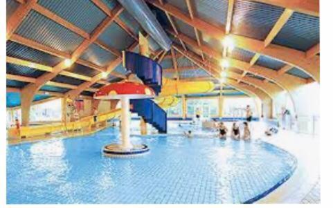 Waters Edge Villa Cirencester Ngoại thất bức ảnh