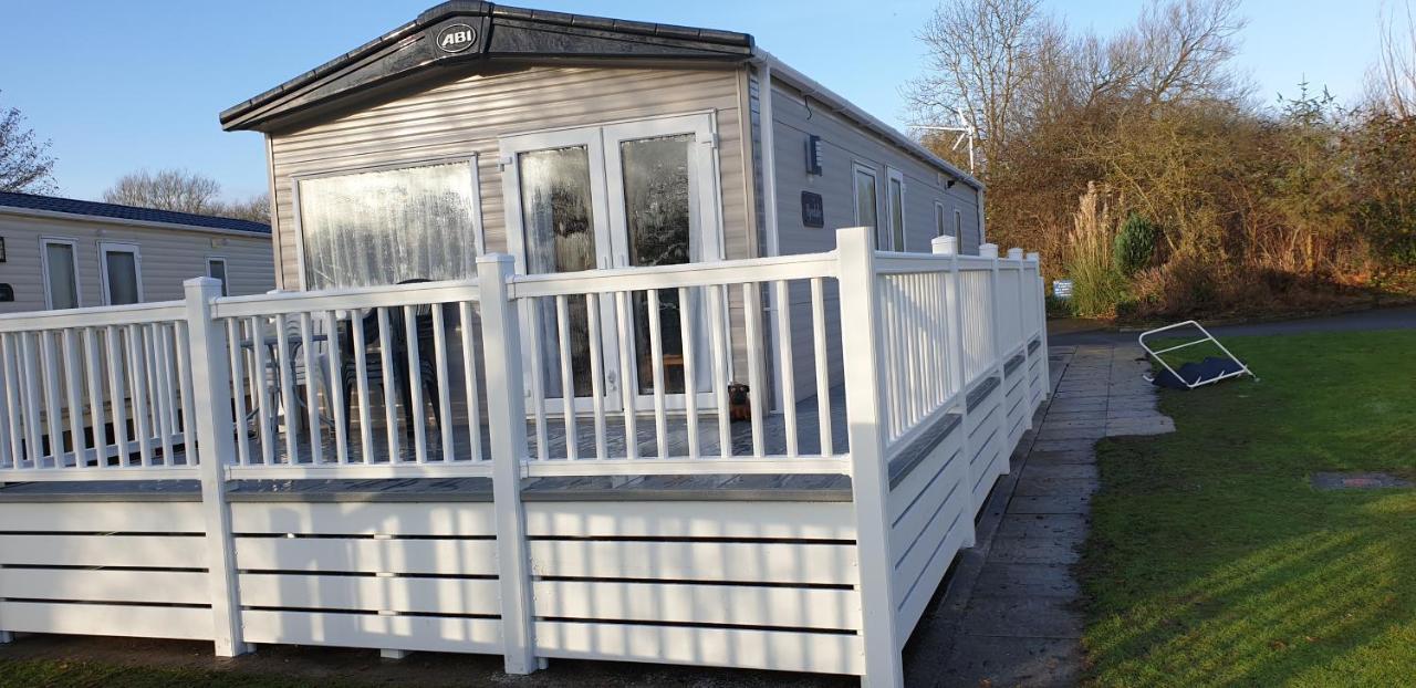 Waters Edge Villa Cirencester Ngoại thất bức ảnh